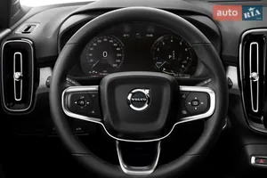 Трехспицевый мультифункциональный руль